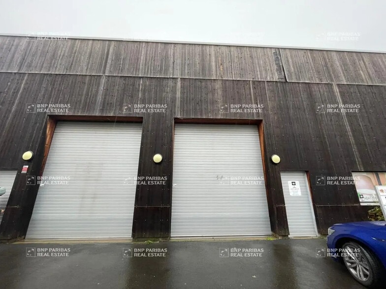 Office in Wattrelos for lease - Building Photo - Image 2 of 16