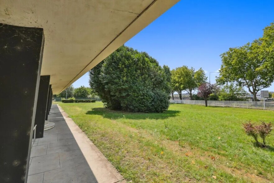 Flex dans Alfortville à louer - Photo du bâtiment - Image 3 de 21