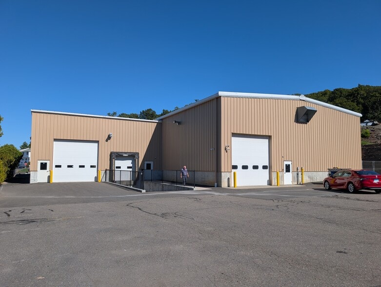 155 New Haven Ave, Derby, CT for lease - Building Photo - Image 2 of 18
