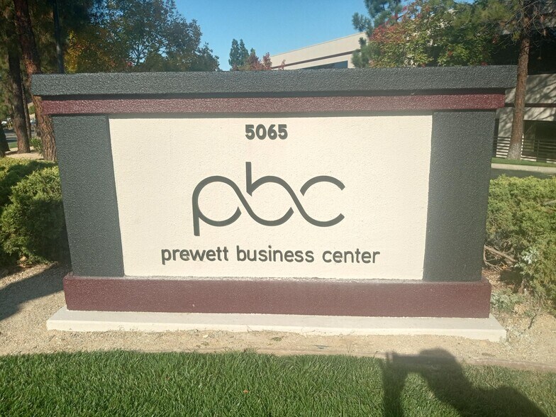5065 Deer Valley Rd, Antioch, CA à louer - Photo du bâtiment - Image 2 de 21