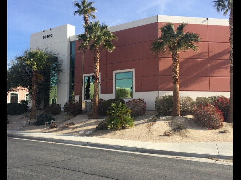 30690 Hill St, Thousand Palms, CA à vendre - Photo du bâtiment - Image 3 de 13