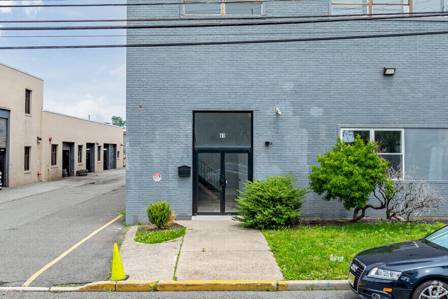 41 Bancker St, Englewood, NJ à louer - Photo du bâtiment - Image 2 de 18