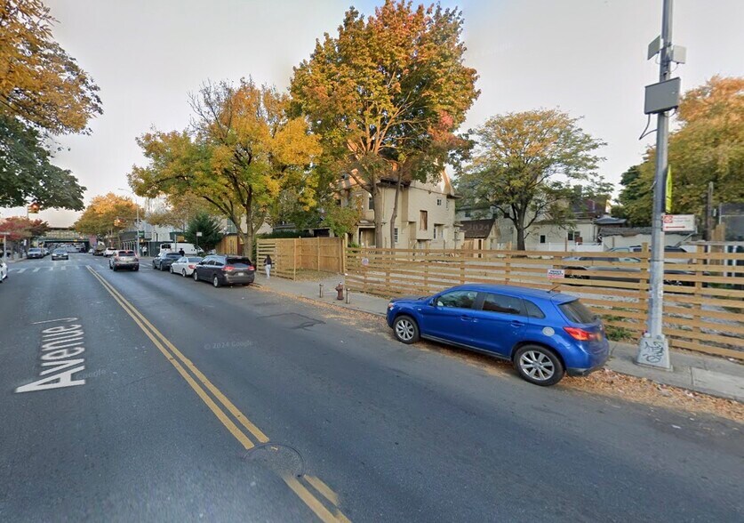 1703 Avenue J, Brooklyn, NY for sale - Primary Photo - Image 1 of 4