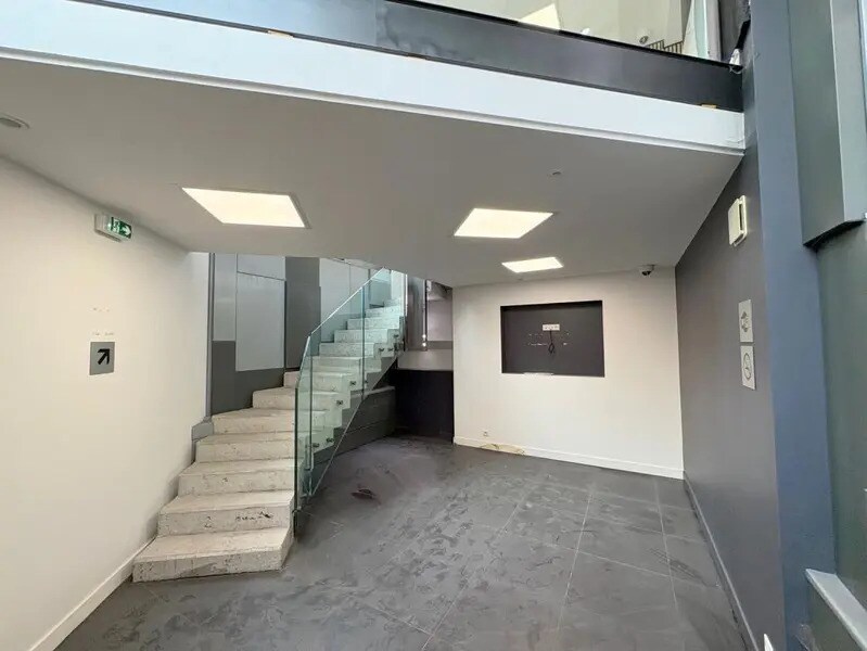 Retail in Sartrouville for lease Lobby- Image 1 of 12