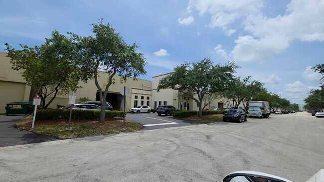 Plus de détails pour 10420 NW 37th Ter, Miami, FL - Industriel à vendre