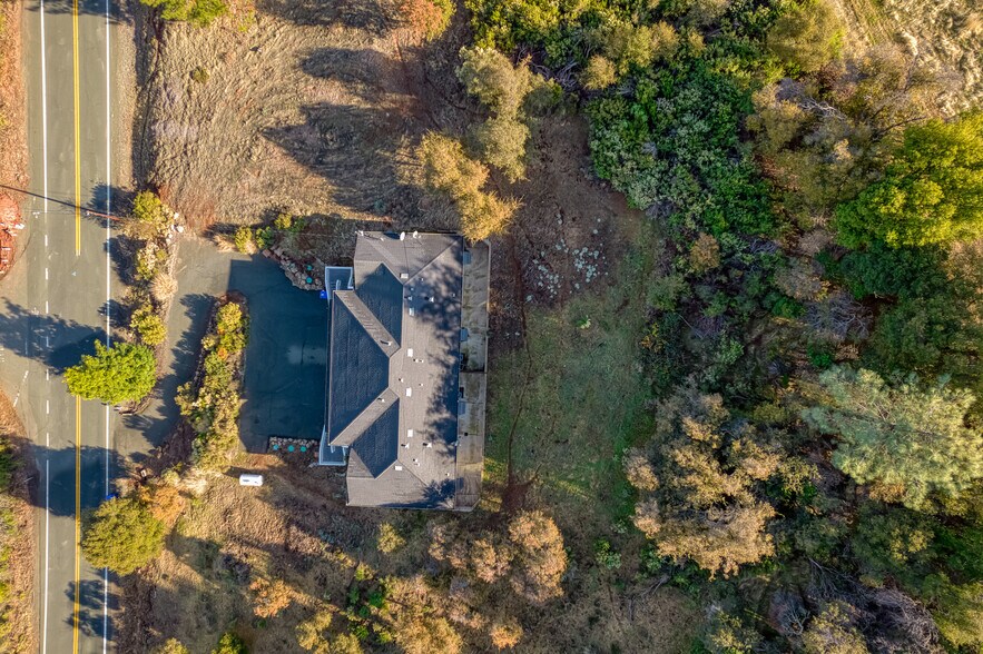 10401 Point Lakeview Rd, Kelseyville, CA à vendre - Photo du bâtiment - Image 3 de 18