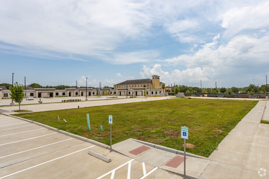 2803 Imperia Dr, Sugar Land, TX à vendre - Photo du bâtiment - Image 3 de 4