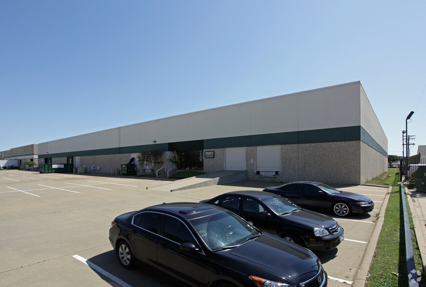 1030-1048 Trend Dr, Carrollton, TX for lease - Building Photo - Image 1 of 8