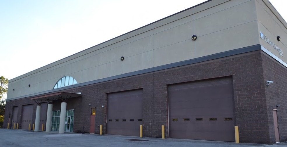 3680 Clear Channel Pl, Jacksonville, FL for lease - Building Photo - Image 2 of 9