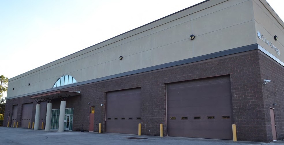 3680 Clear Channel Pl, Jacksonville, FL à louer - Photo du bâtiment - Image 2 de 9