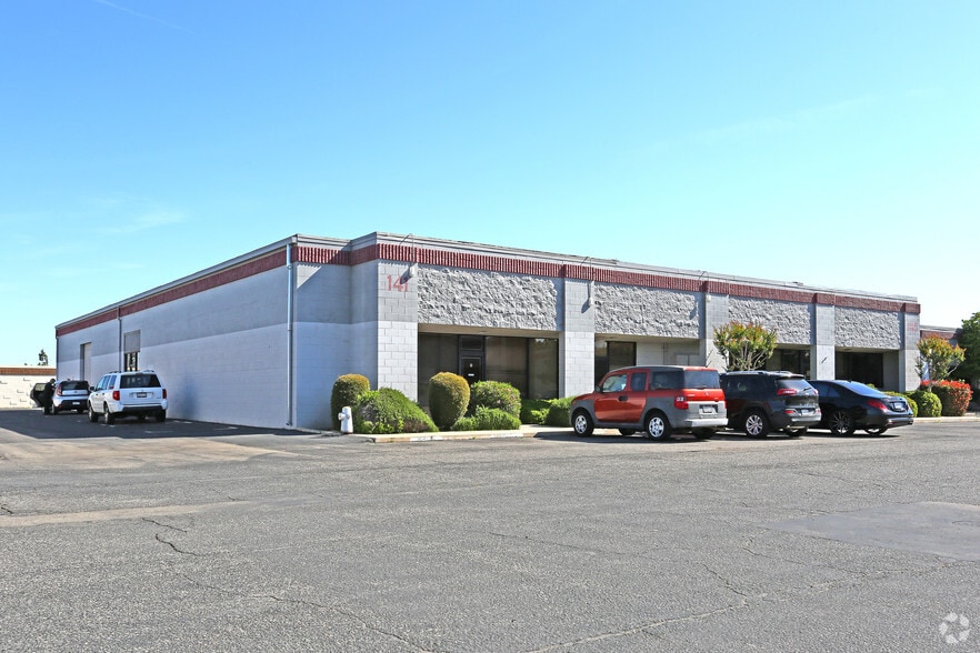 2727 N Grove Industrial Dr, Fresno, CA for sale - Building Photo - Image 2 of 11