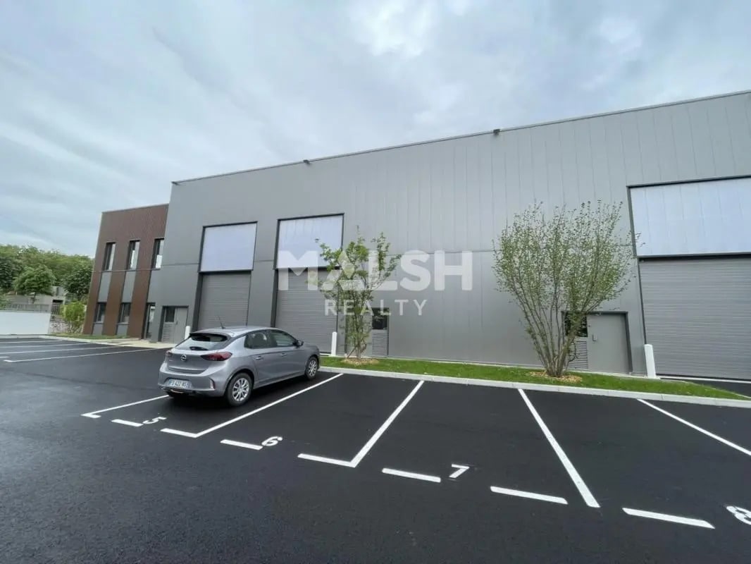 Flex in Saint-Genis-Laval for sale Building Photo- Image 1 of 13