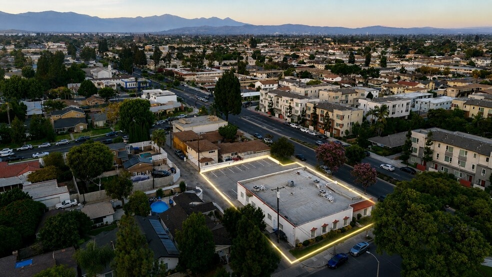 10631 Paramount Blvd, Downey, CA à louer - Photo du bâtiment - Image 1 de 14