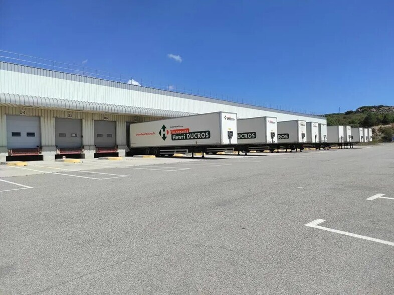 Industriel dans Gignac-la-Nerthe à louer - Photo du bâtiment - Image 2 de 5