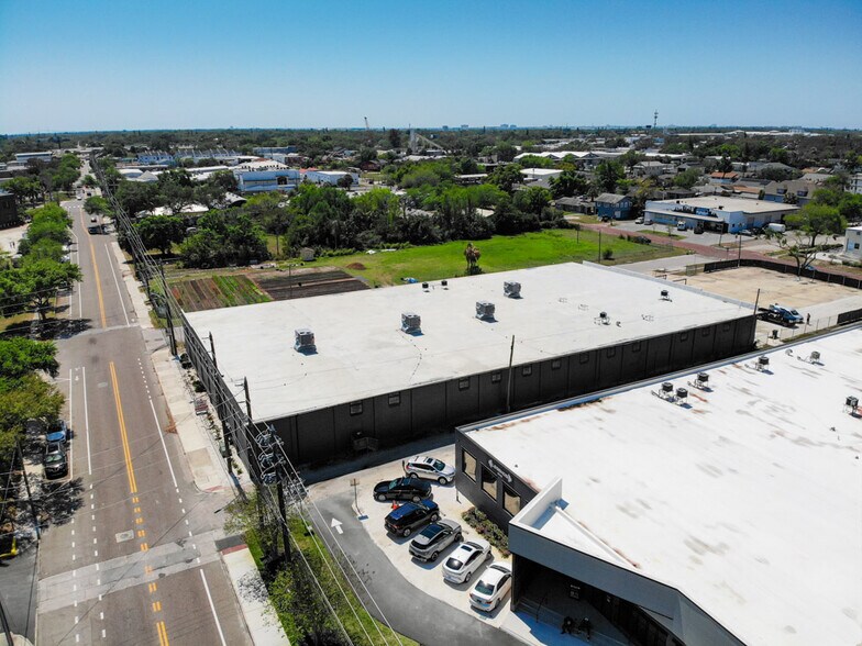 2233 3rd Ave S, Saint Petersburg, FL à louer - Photo intérieure - Image 3 de 17