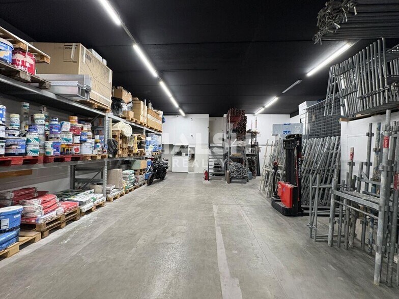 8 Chemin Des Tards Venus, Brignais for sale - Interior Photo - Image 2 of 6