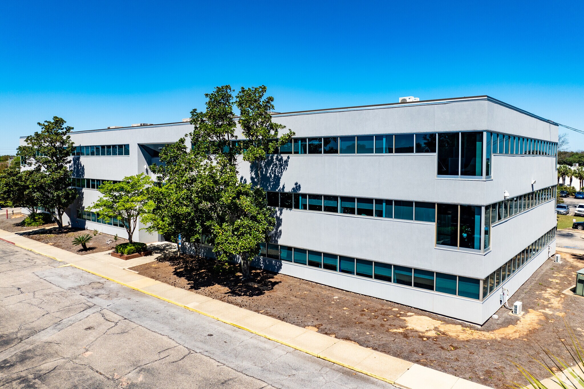 Quietwater Business Park portefeuille de 6 propriétés à vendre sur LoopNet.ca Photo principale- Image 1 de 7