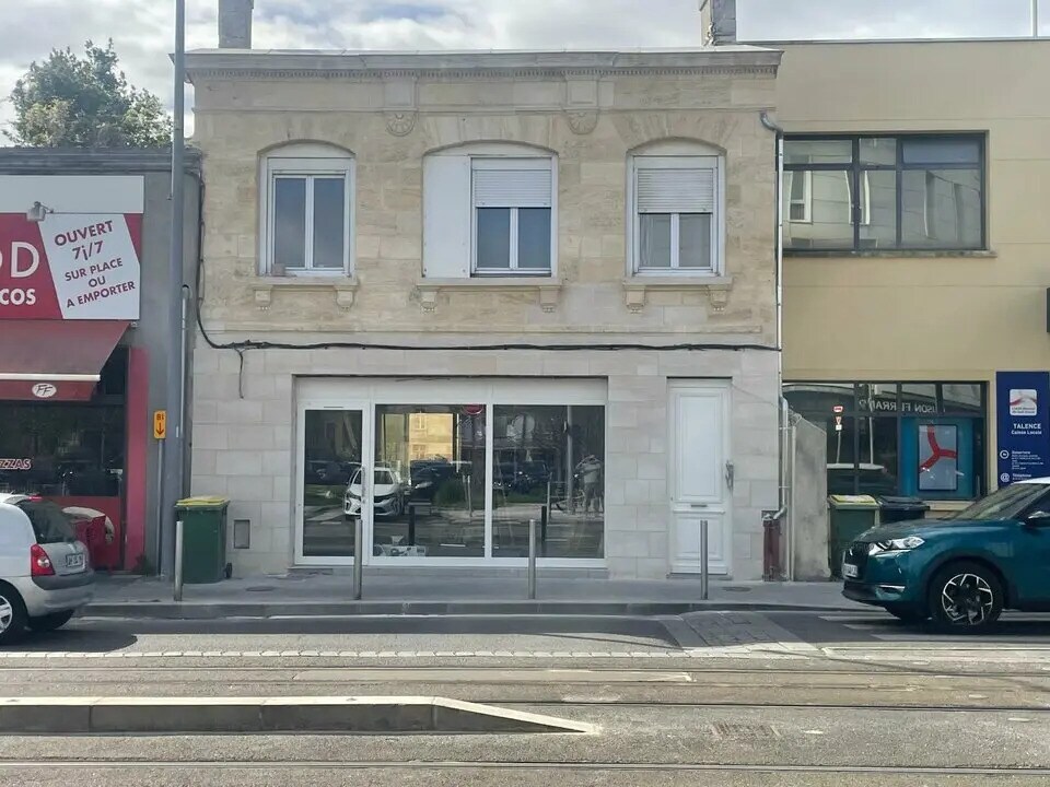 Retail in Talence for lease Building Photo- Image 1 of 11