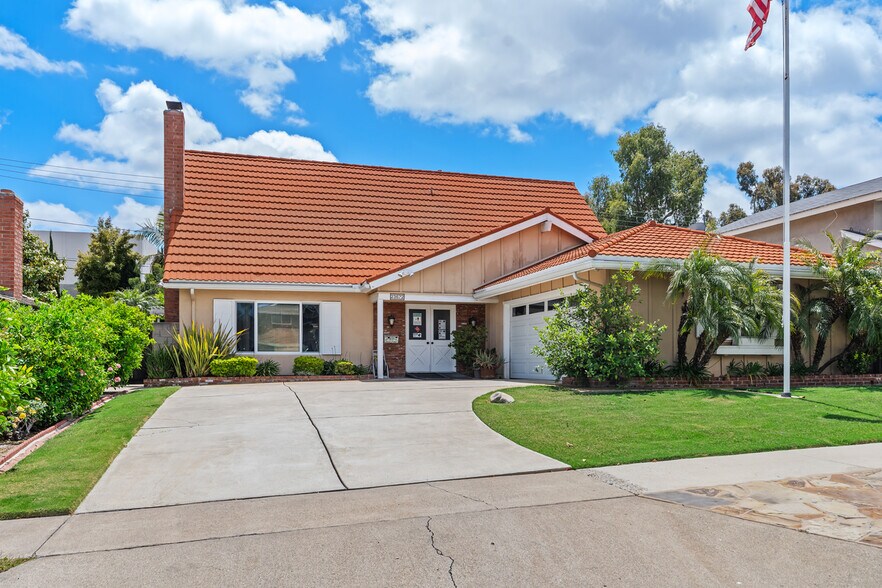 23672 Cavanaugh Rd, Lake Forest, CA à vendre - Photo du bâtiment - Image 2 de 6