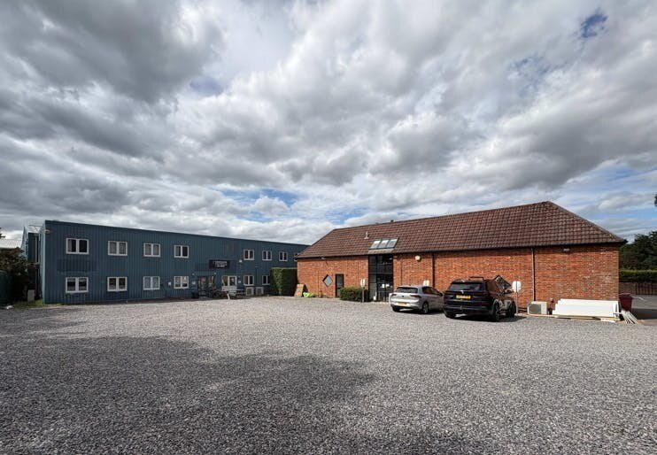Clewers Hl, Waltham Chase for lease Building Photo- Image 1 of 8