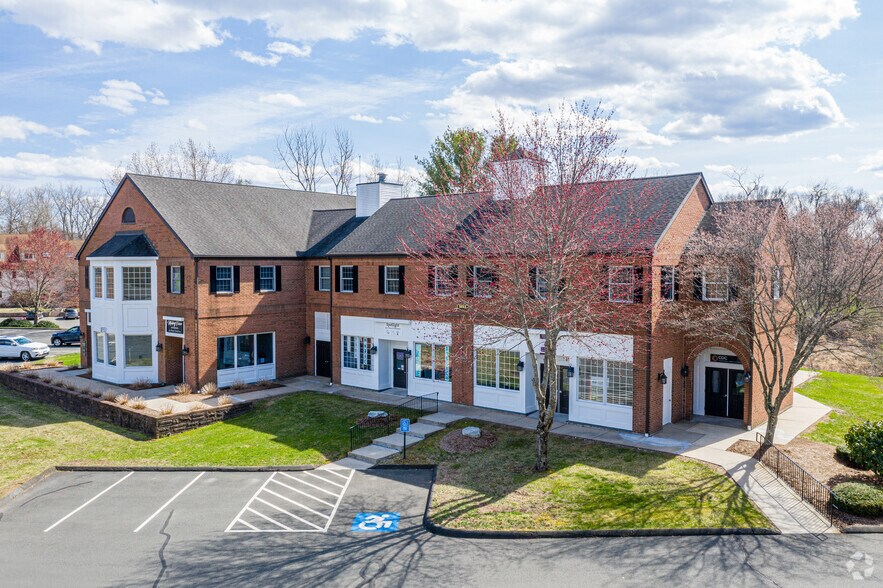 1051 Farmington Ave, Farmington, CT à louer - Photo principale - Image 3 de 3