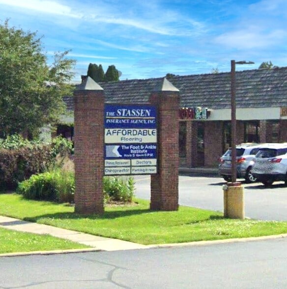 1664 S Eastwood Dr, Woodstock, IL for lease - Building Photo - Image 2 of 3