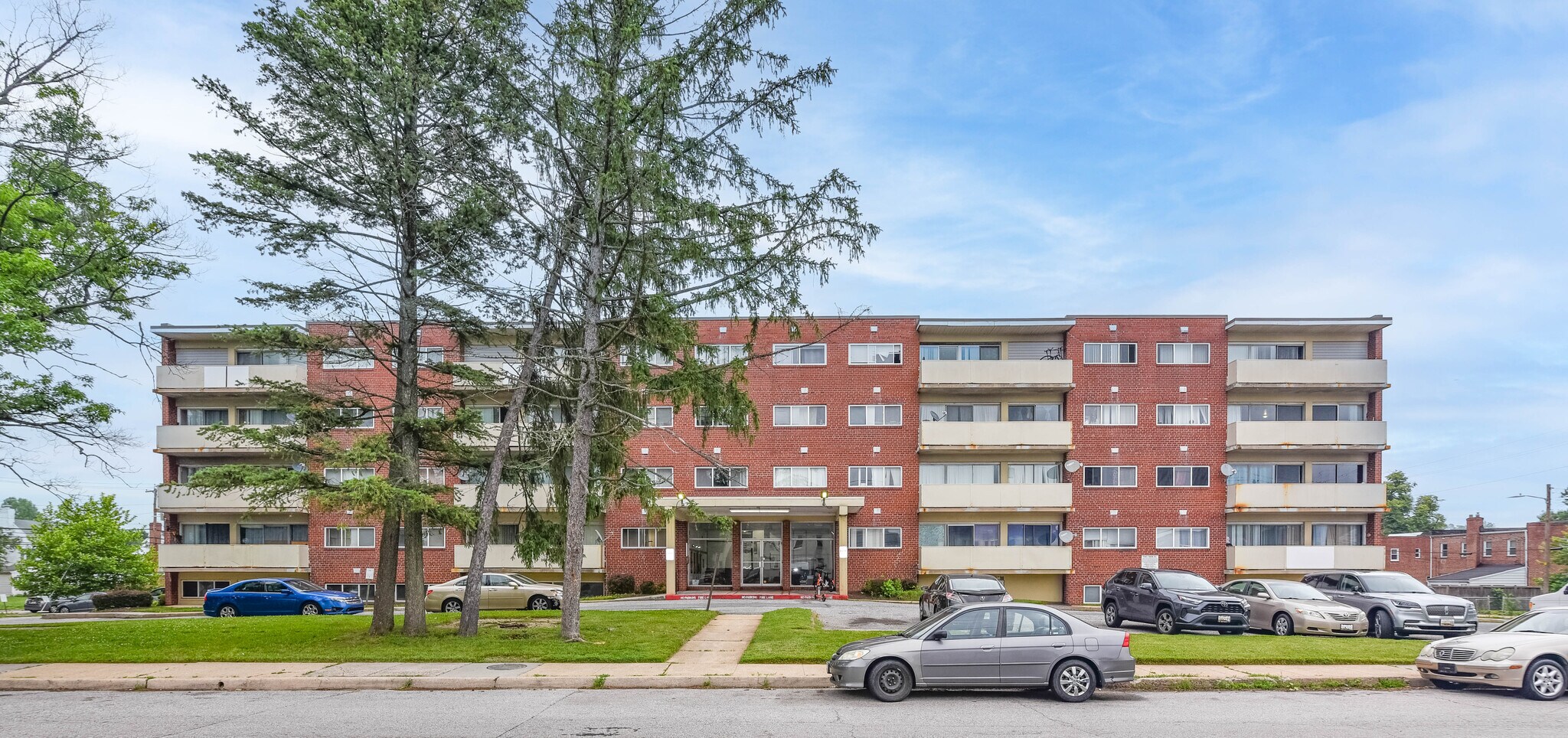 3809 Clarks Ln, Baltimore, MD à vendre Photo du bâtiment- Image 1 de 52