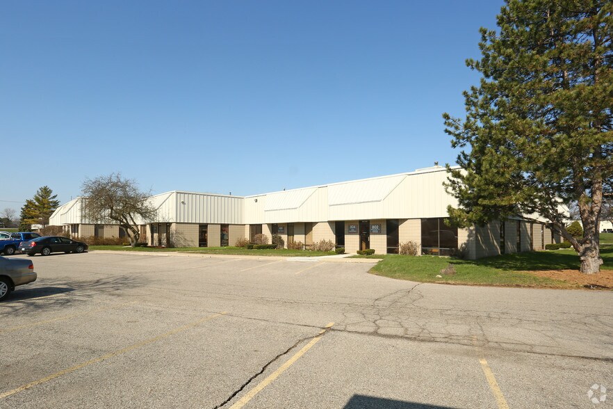 802-864 Phoenix Dr, Ann Arbor, MI à louer - Photo du bâtiment - Image 3 de 15