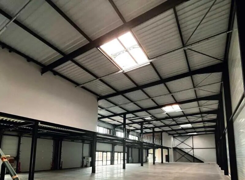 Industrial in Saint-Quentin-Fallavier for lease - Building Photo - Image 3 of 8