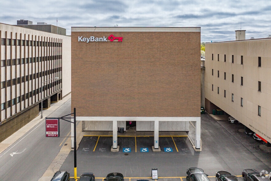 200 Washington St, Watertown, NY à louer - Photo du bâtiment - Image 2 de 5