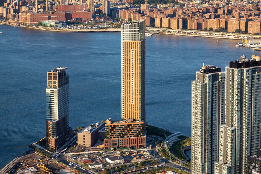 1-15 57th Ave, Long Island City, NY à louer - Photo du bâtiment - Image 1 de 5