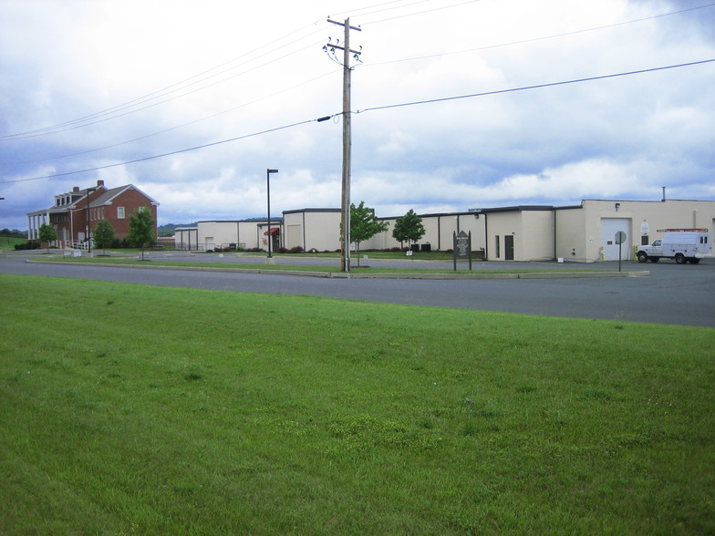 1200 Corporate Blvd, Lancaster, PA for lease - Building Photo - Image 1 of 5