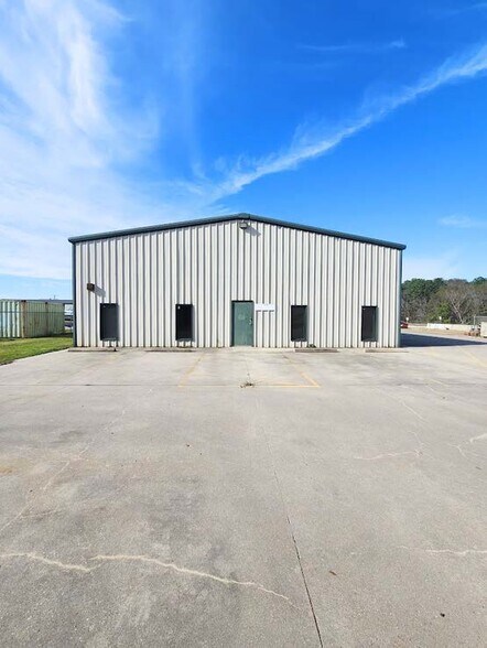 12062 FM 3083 Rd, Conroe, TX à louer - Photo du bâtiment - Image 2 de 11