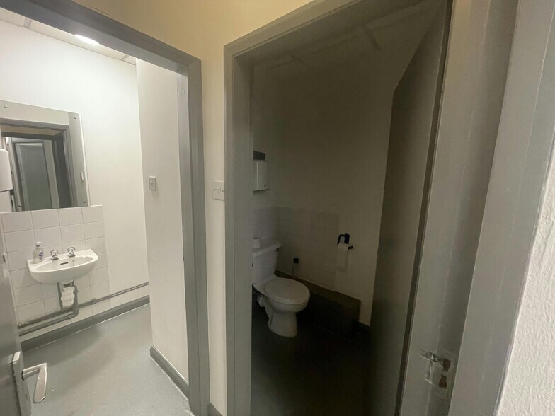 5 Cleveland St, Doncaster à louer - Photo du bâtiment - Image 3 de 8