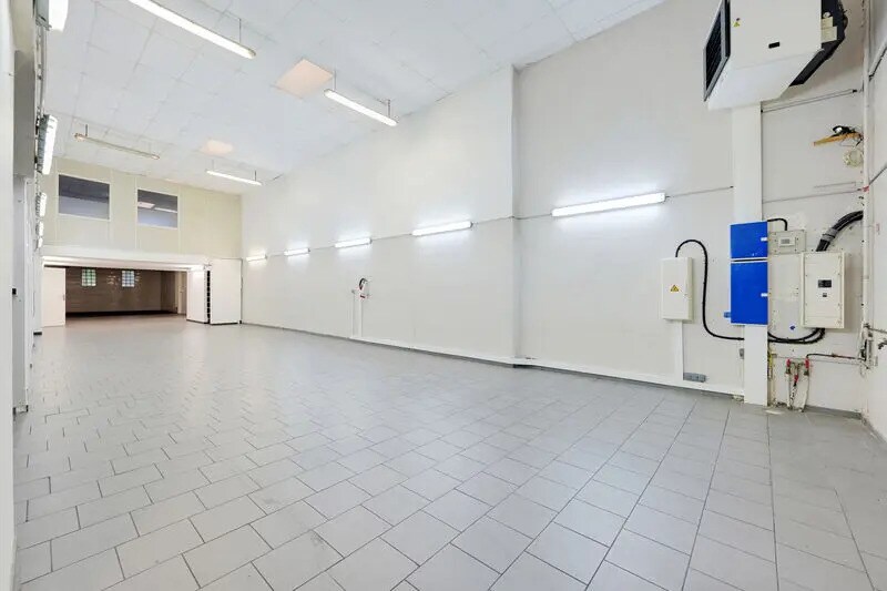 Flex in Courbevoie for lease - Interior Photo - Image 3 of 15