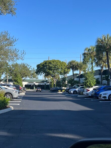 901 Northpoint Pky, West Palm Beach, FL à louer - Photo du bâtiment - Image 3 de 4