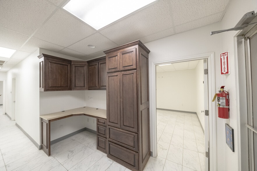 702 Andrews Hwy, Midland, TX à vendre - Photo intérieure - Image 3 de 5