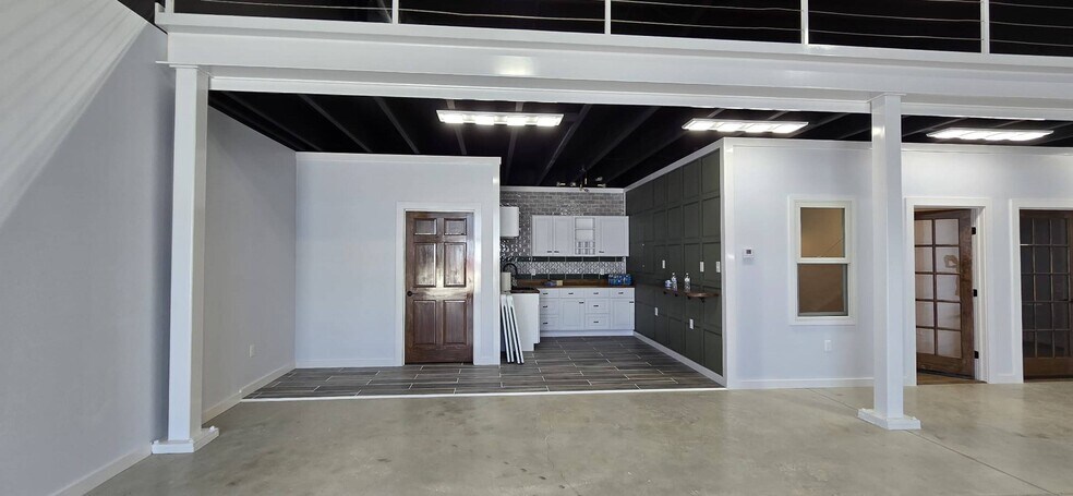 13021 Harmon Rd, Fort Worth, TX à louer - Photo du bâtiment - Image 2 de 18