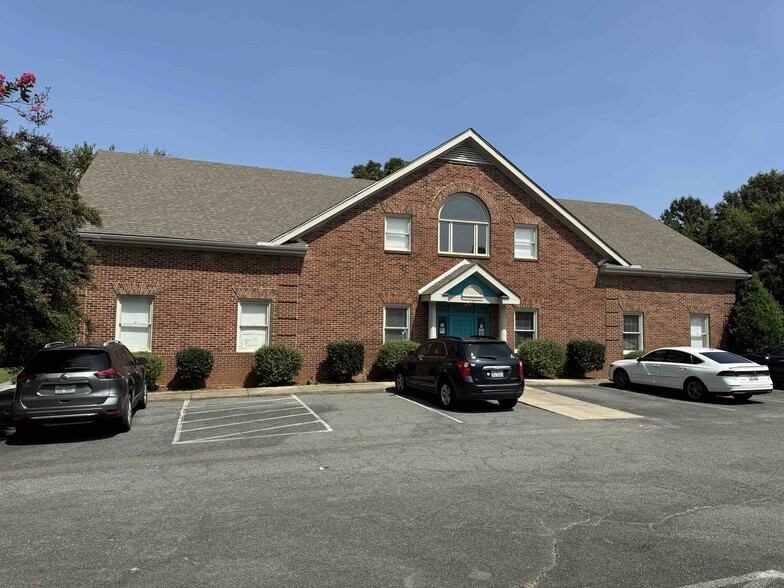 134 W Matthews St, Matthews, NC for sale - Building Photo - Image 1 of 1