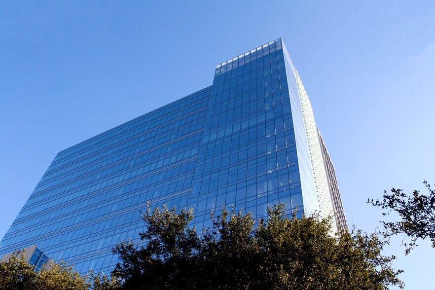 3737 Buffalo Speedway Ave, Houston, TX à louer - Photo du bâtiment - Image 2 de 14