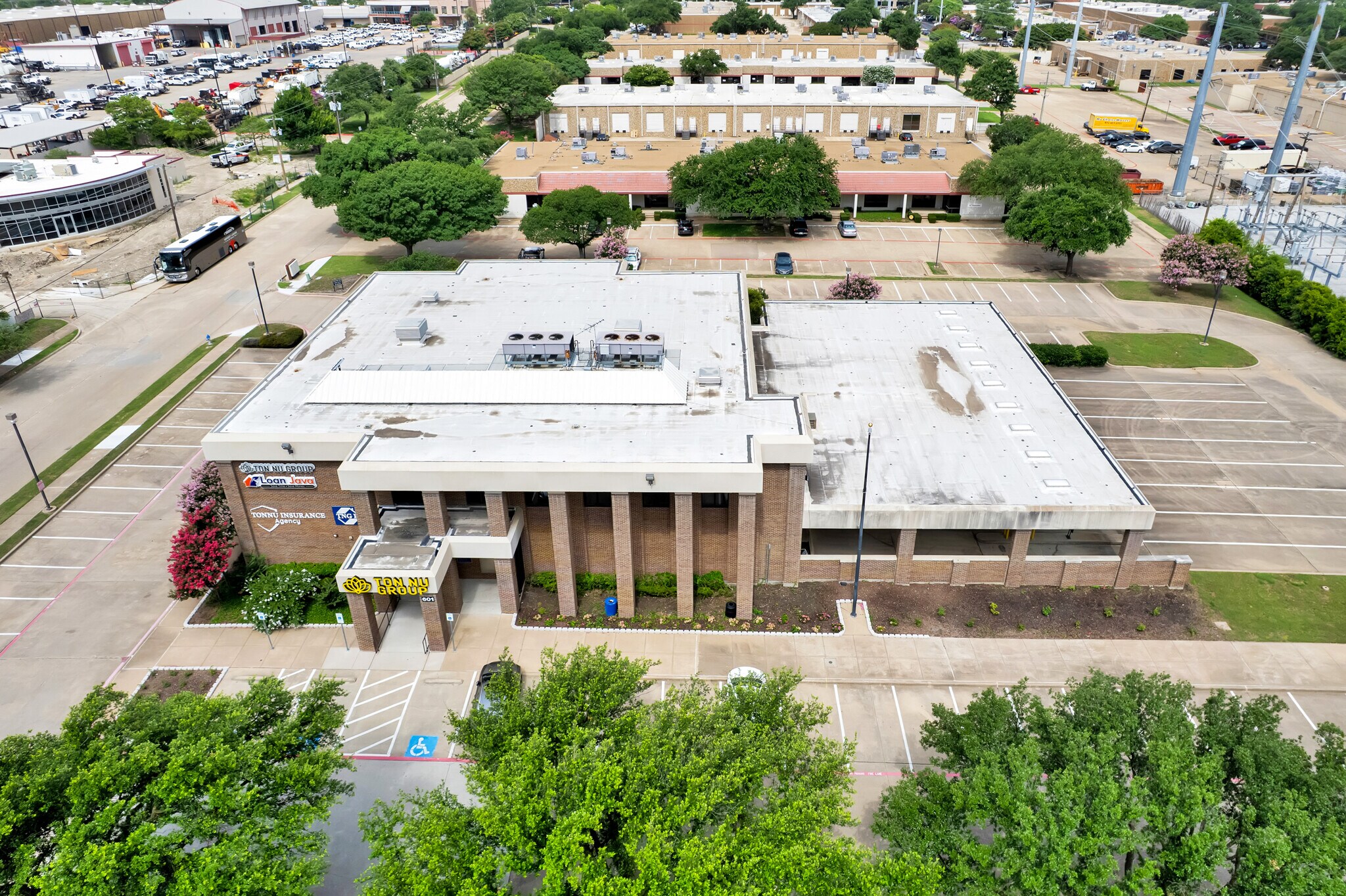 601 N Plano Rd, Richardson, TX à louer Photo du bâtiment- Image 1 de 30