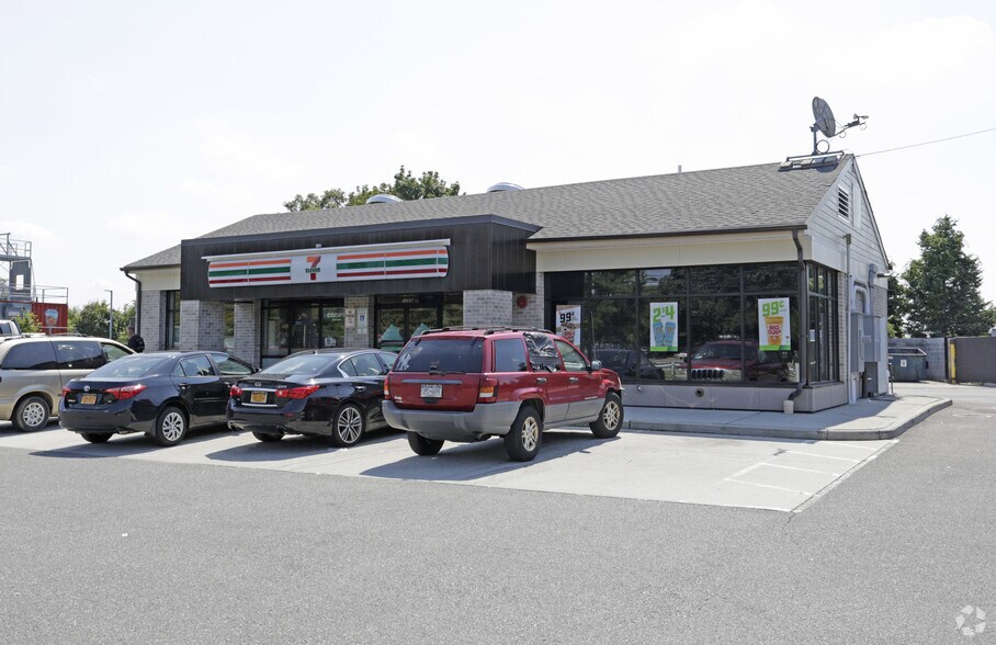 1255 Melville Rd, Farmingdale, NY à vendre - Photo du bâtiment - Image 3 de 5