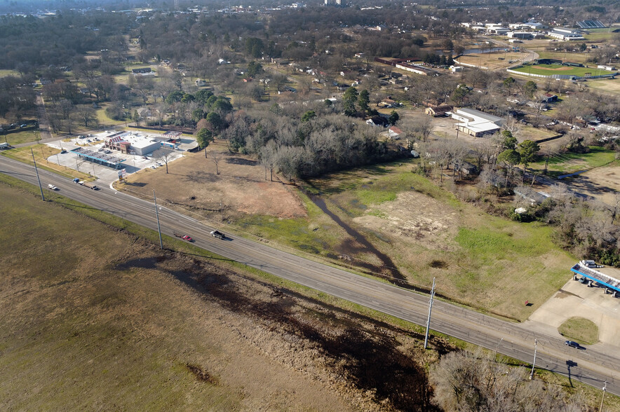 700 N Greer Blvd, Pittsburg, TX for sale - Building Photo - Image 2 of 14