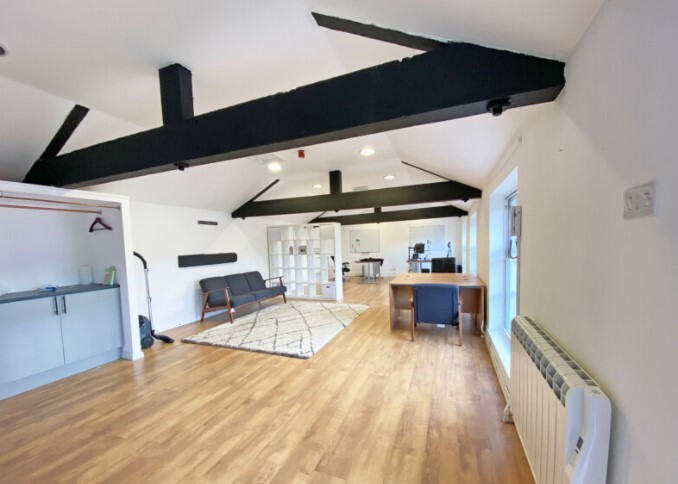 Grimshaw Ln, Bollington for lease Interior Photo- Image 1 of 3