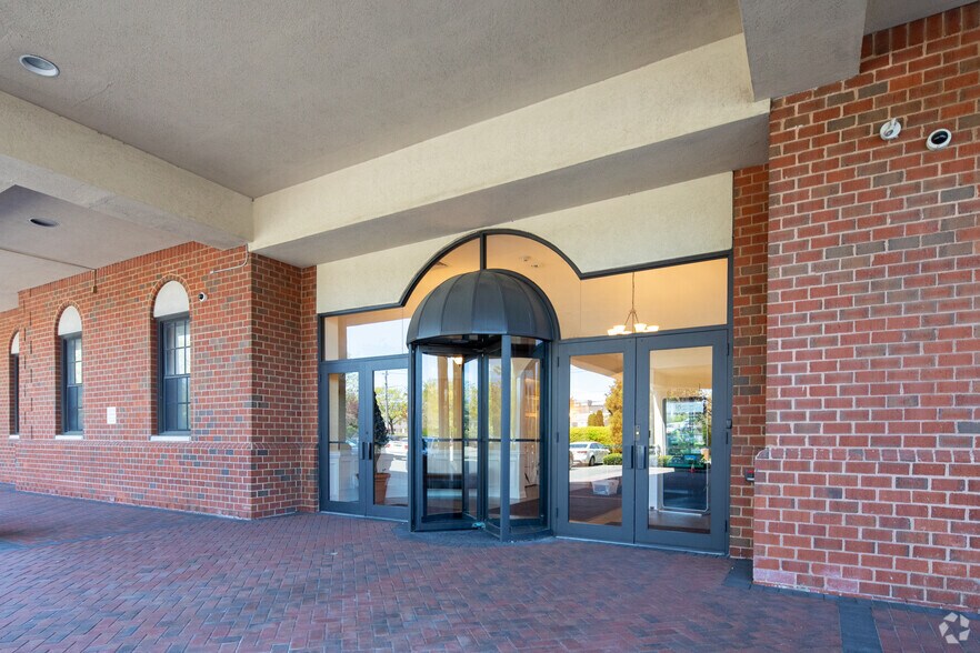 377 Oak St, Garden City, NY for lease - Building Photo - Image 3 of 6