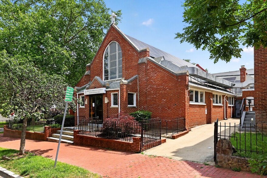 653 11th St NE, Washington, DC à vendre - Photo du bâtiment - Image 3 de 23