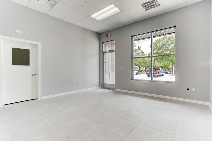 8990 Parkwest Dr, Houston, TX for lease - Interior Photo - Image 3 of 10