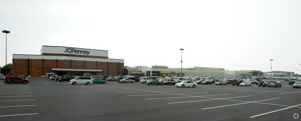 17301 Valley Mall Rd, Hagerstown, MD à louer - Photo du bâtiment - Image 2 de 12