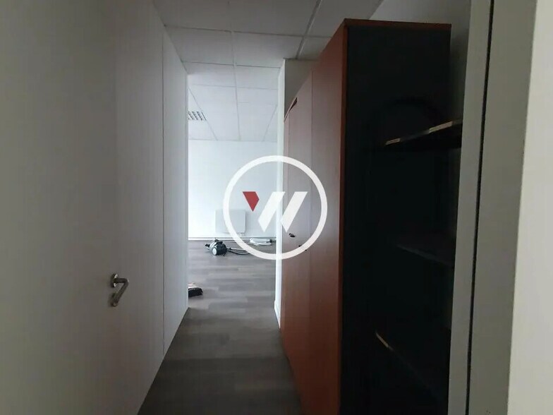 Bureau dans Tremblay-en-France à louer - Photo intérieure - Image 3 de 3