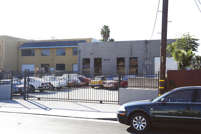 More details for 18428 Bryant St, Northridge, CA - Industrial for Lease